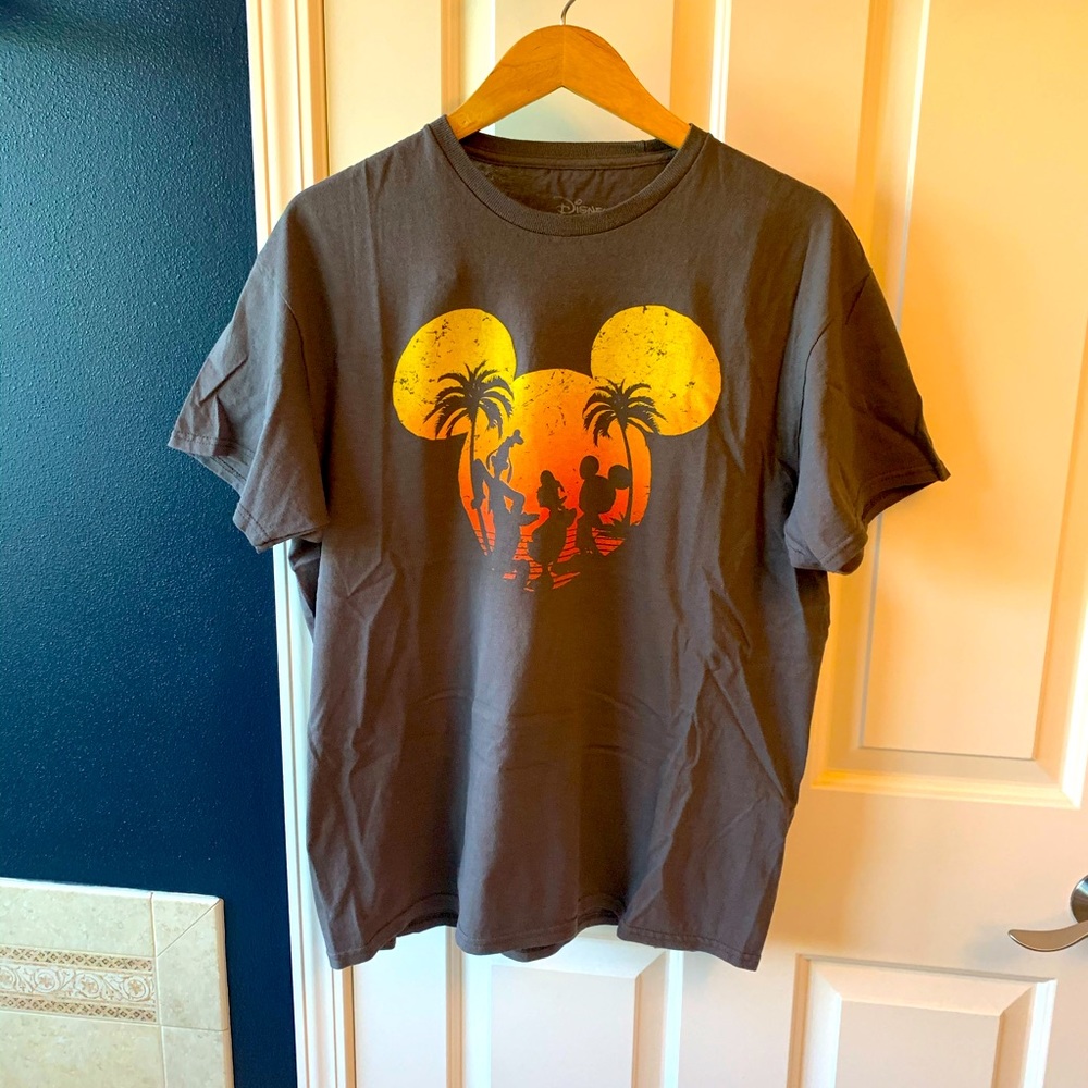 Disney Men’s Sz L Mickey Sunset Tshirt